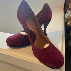 John Fluevog Attention Pump SZ10